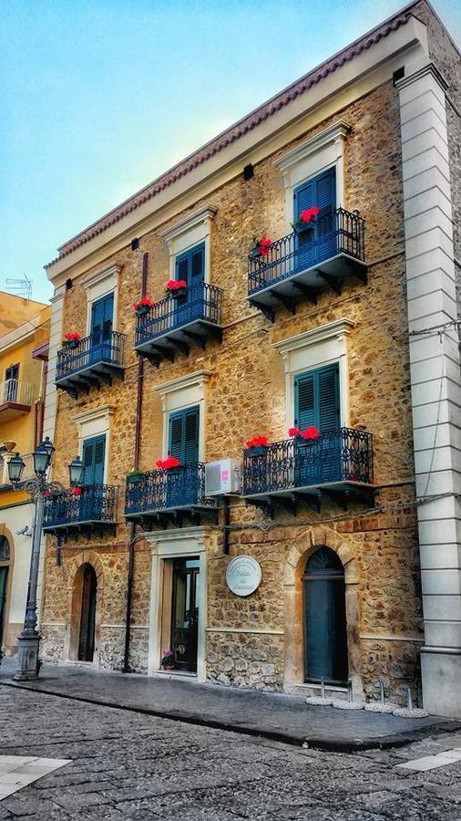 Bed and Breakfast Il Portico Dei Normanni Бутера Екстер'єр фото